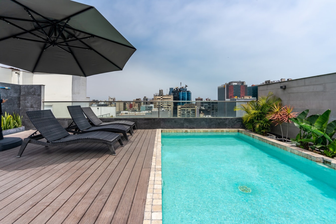 Renovated 93 m²apartment, steps from Kennedy Park. gallery image 5