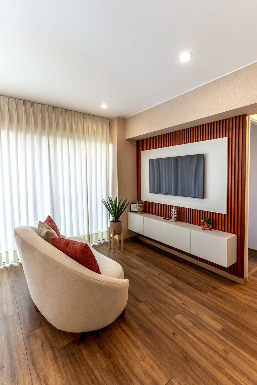 DHP+ | Luxury 2BR Apart with Balcony in Miraflores gallery image 2