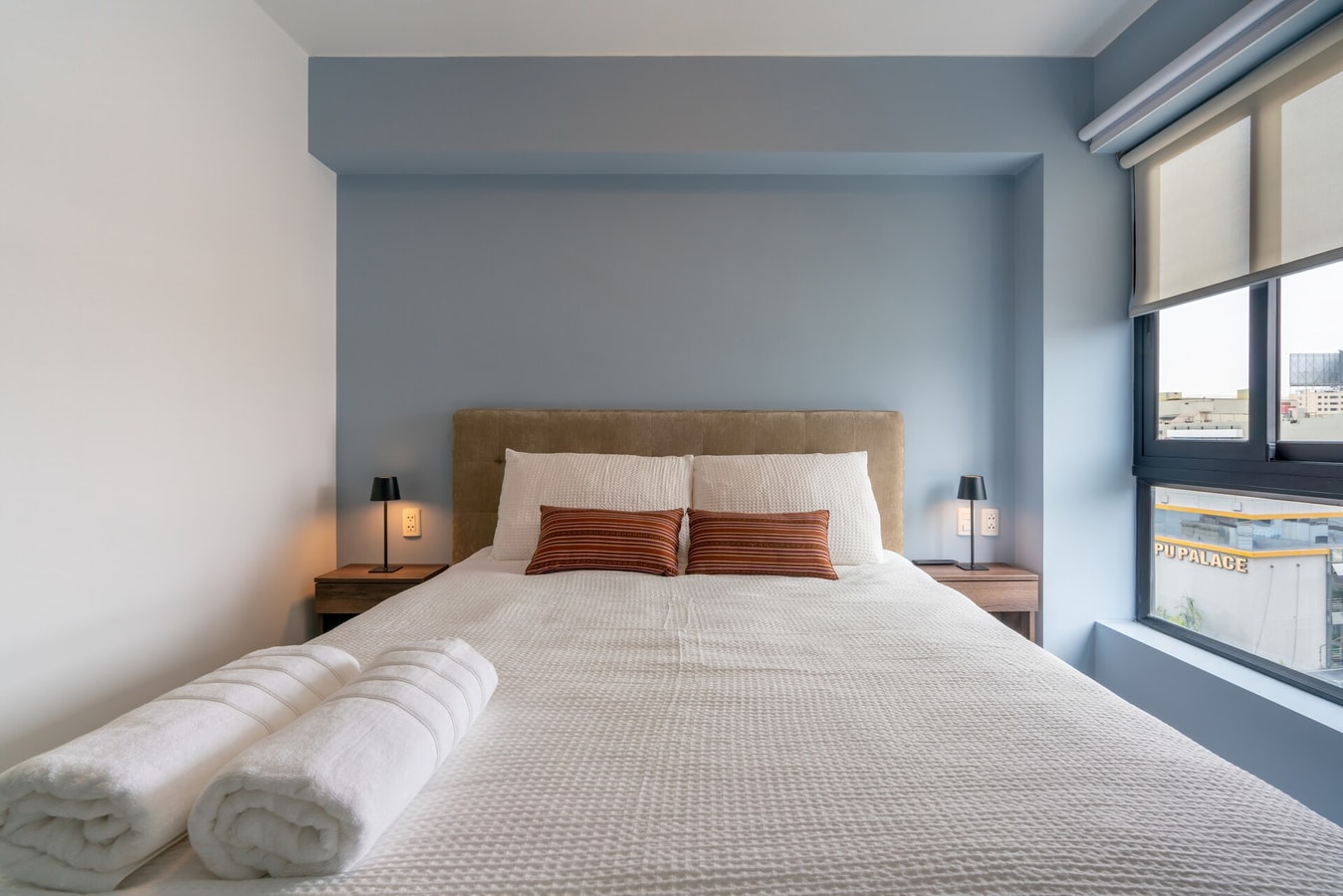Renovated 93 m²apartment, steps from Kennedy Park. gallery image 6