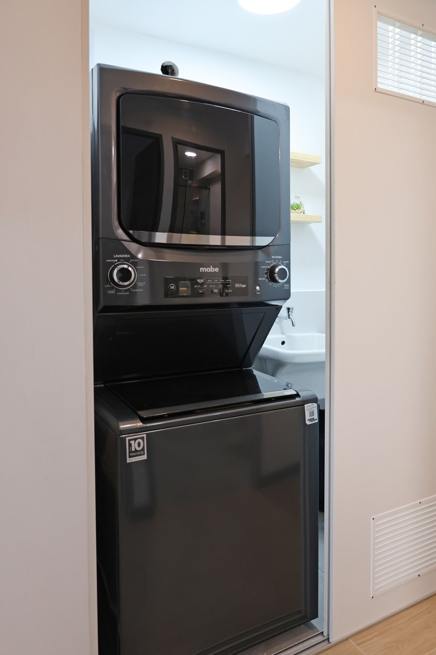 DHP+ | Modern Luxury 3BR grill & garage Miraflores gallery image 5