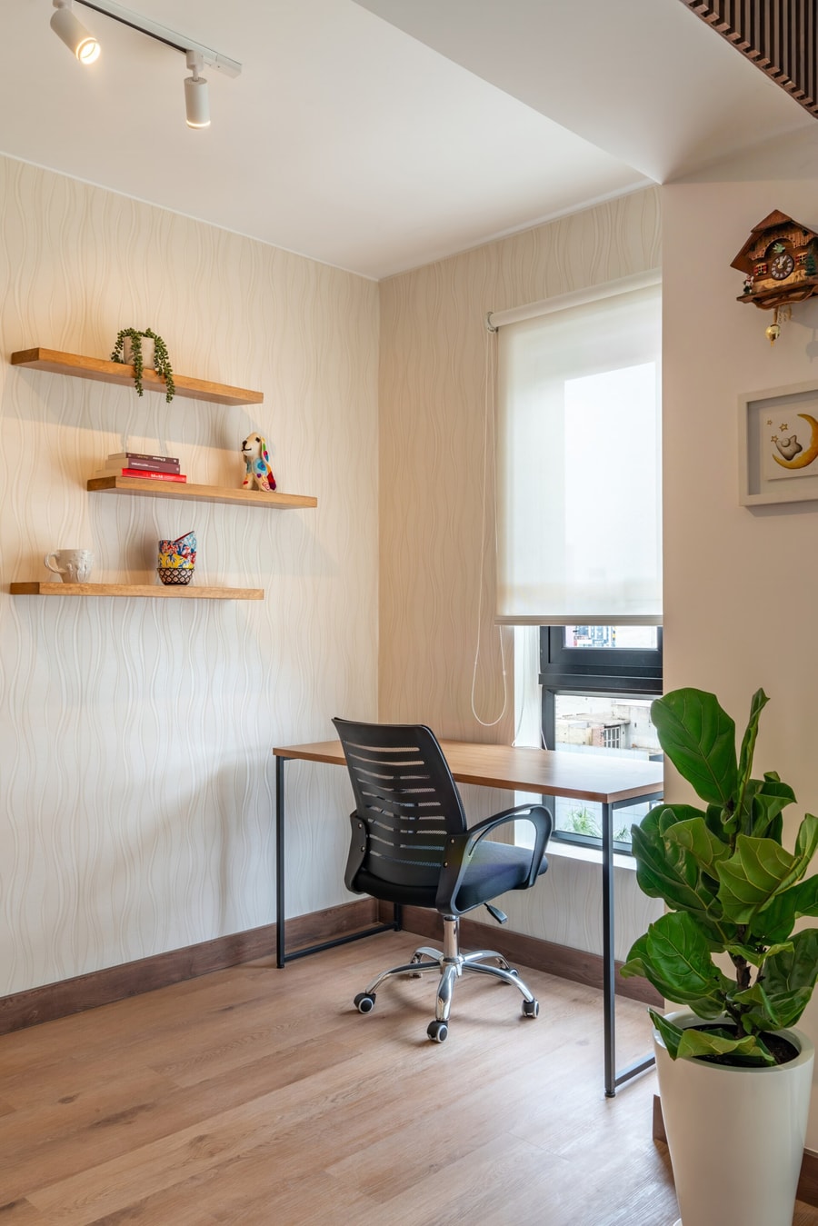 Renovated 93 m²apartment, steps from Kennedy Park. gallery image 9