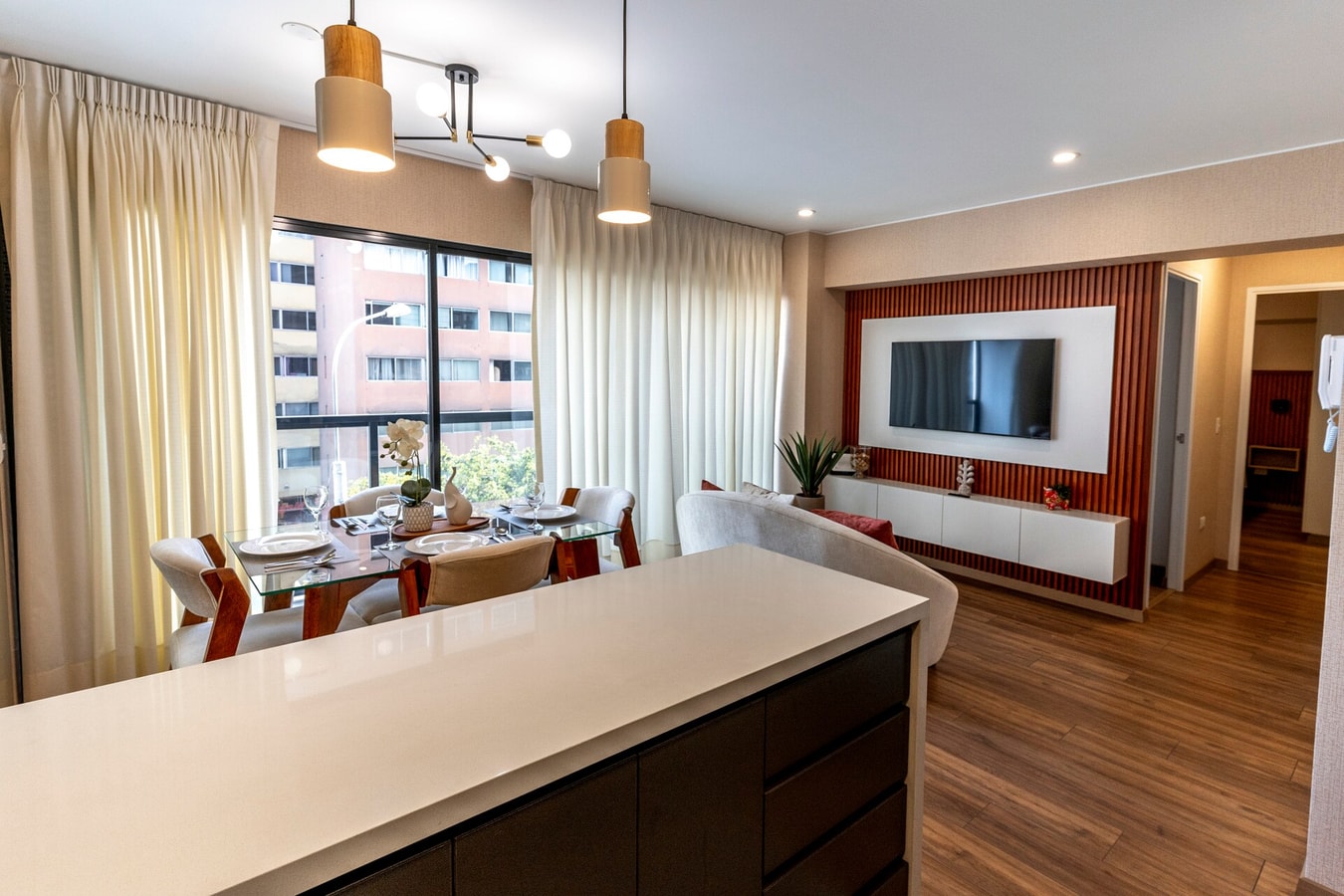 DHP+ | Luxury 2BR Apart with Balcony in Miraflores gallery image 6
