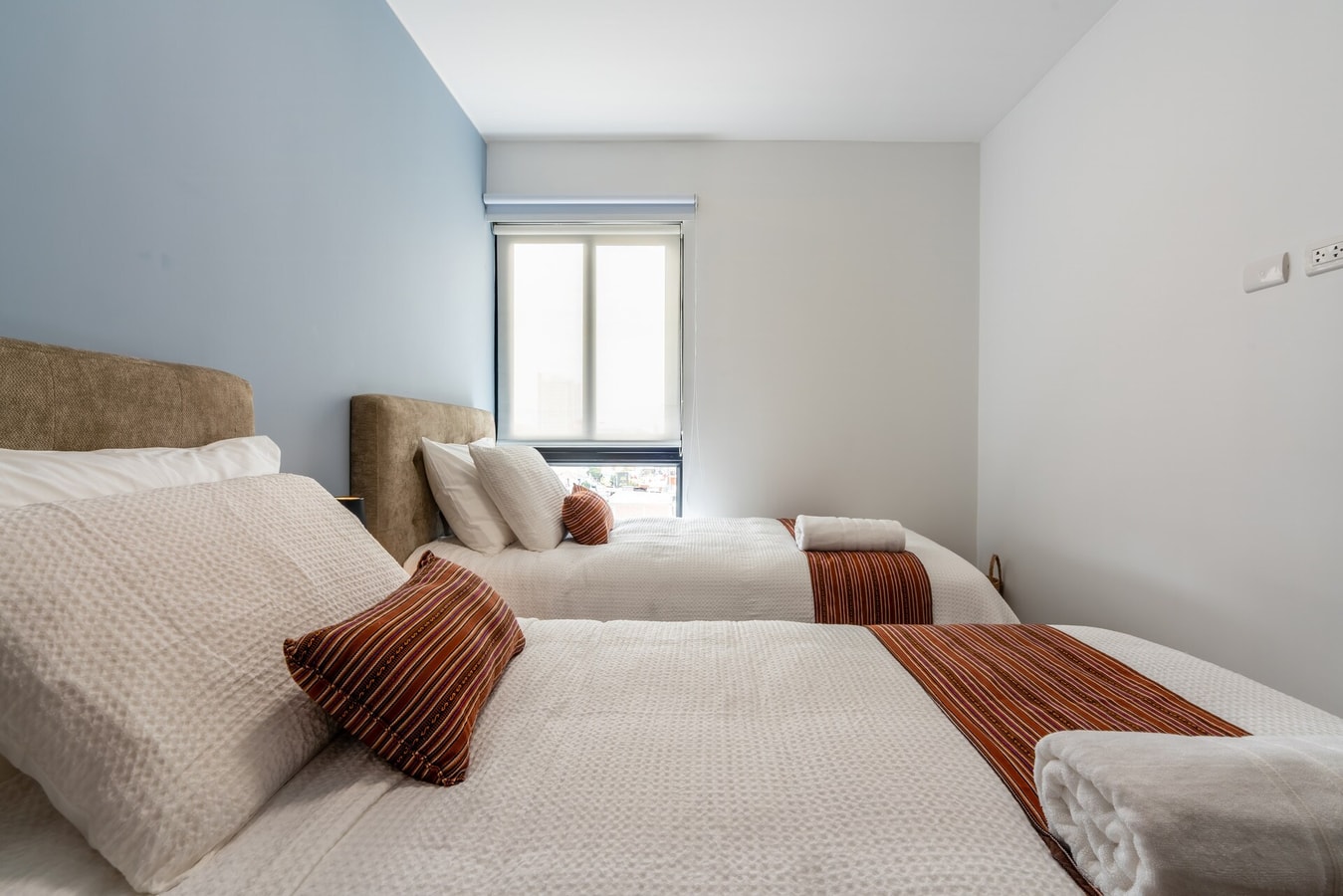 Renovated 93 m²apartment, steps from Kennedy Park. gallery image 18