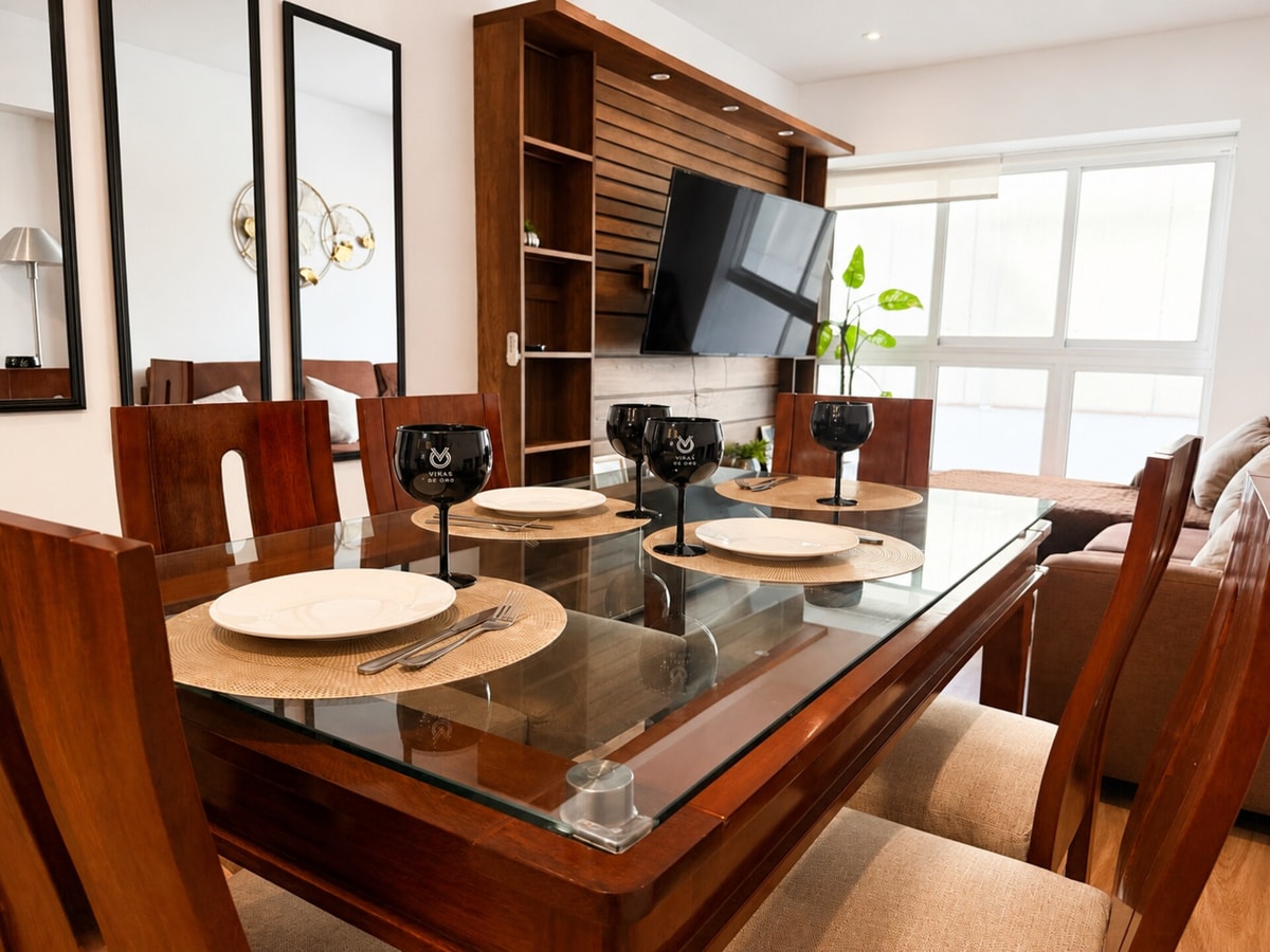 DHP+ | Luxury 2BR Apt in Central Miraflores gallery image 1