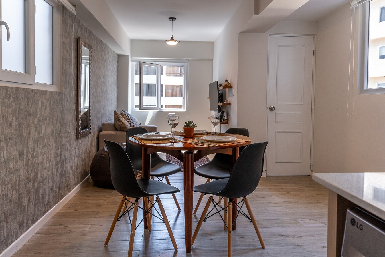 DHP+ | Luxury 1BR Apt in Historic Miraflores gallery image 2