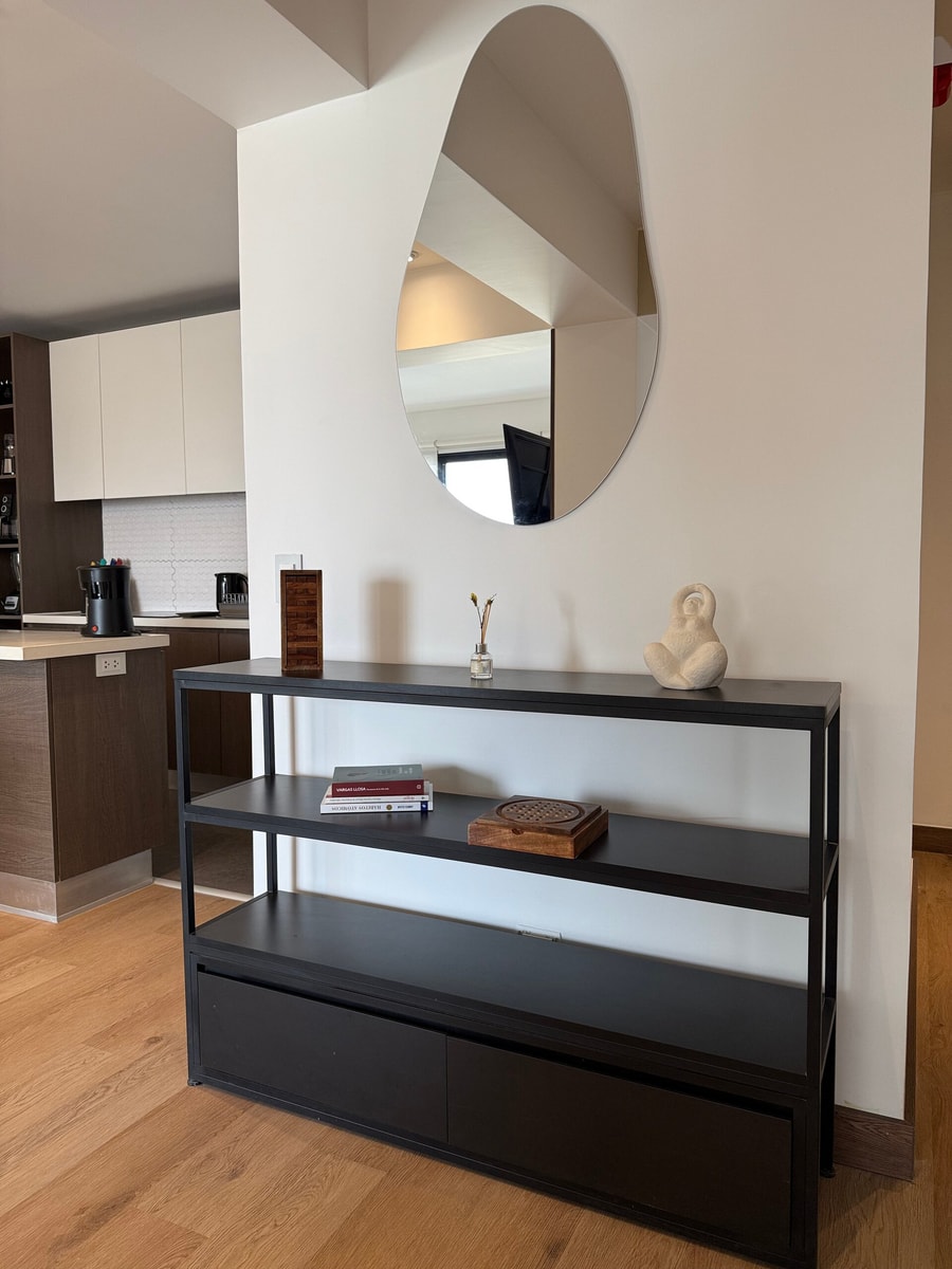 Renovated 93 m²apartment, steps from Kennedy Park. gallery image 31