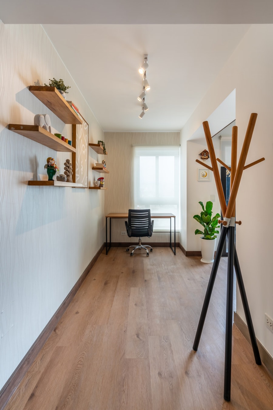 Renovated 93 m²apartment, steps from Kennedy Park. gallery image 27