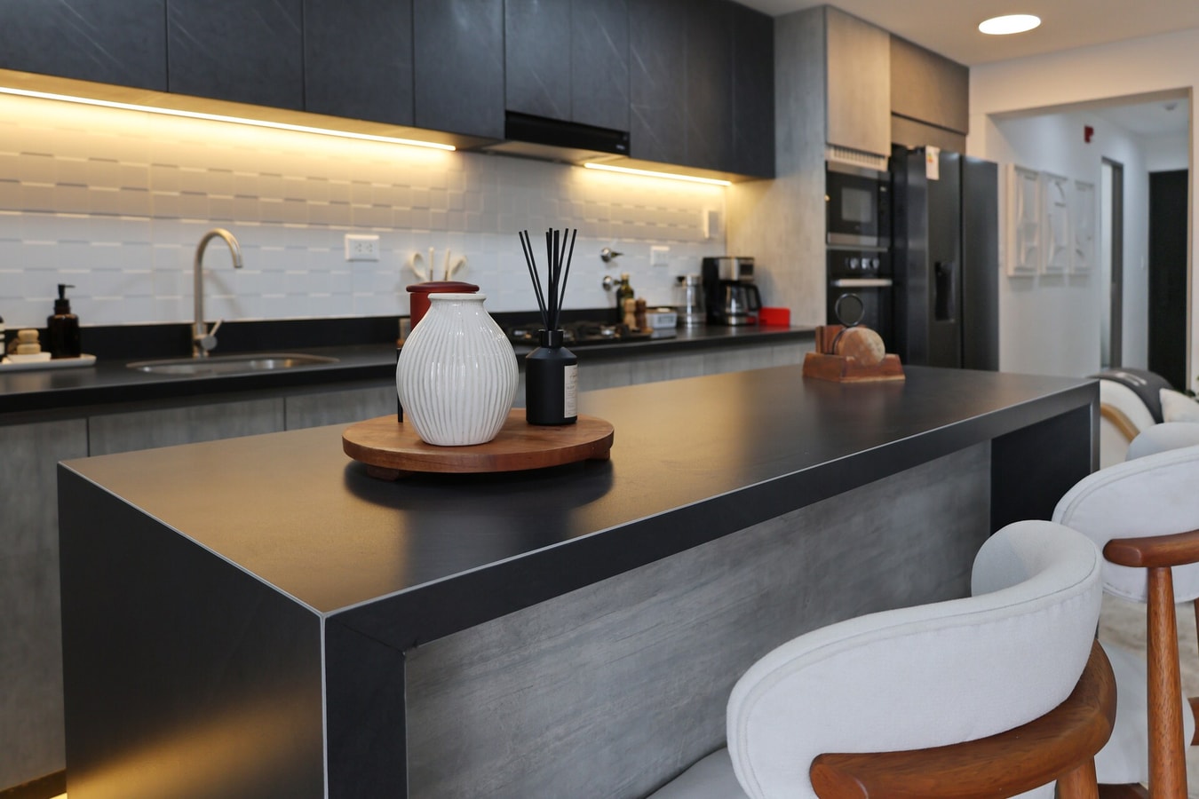 DHP+ | Modern Luxury 3BR grill & garage Miraflores gallery image 2