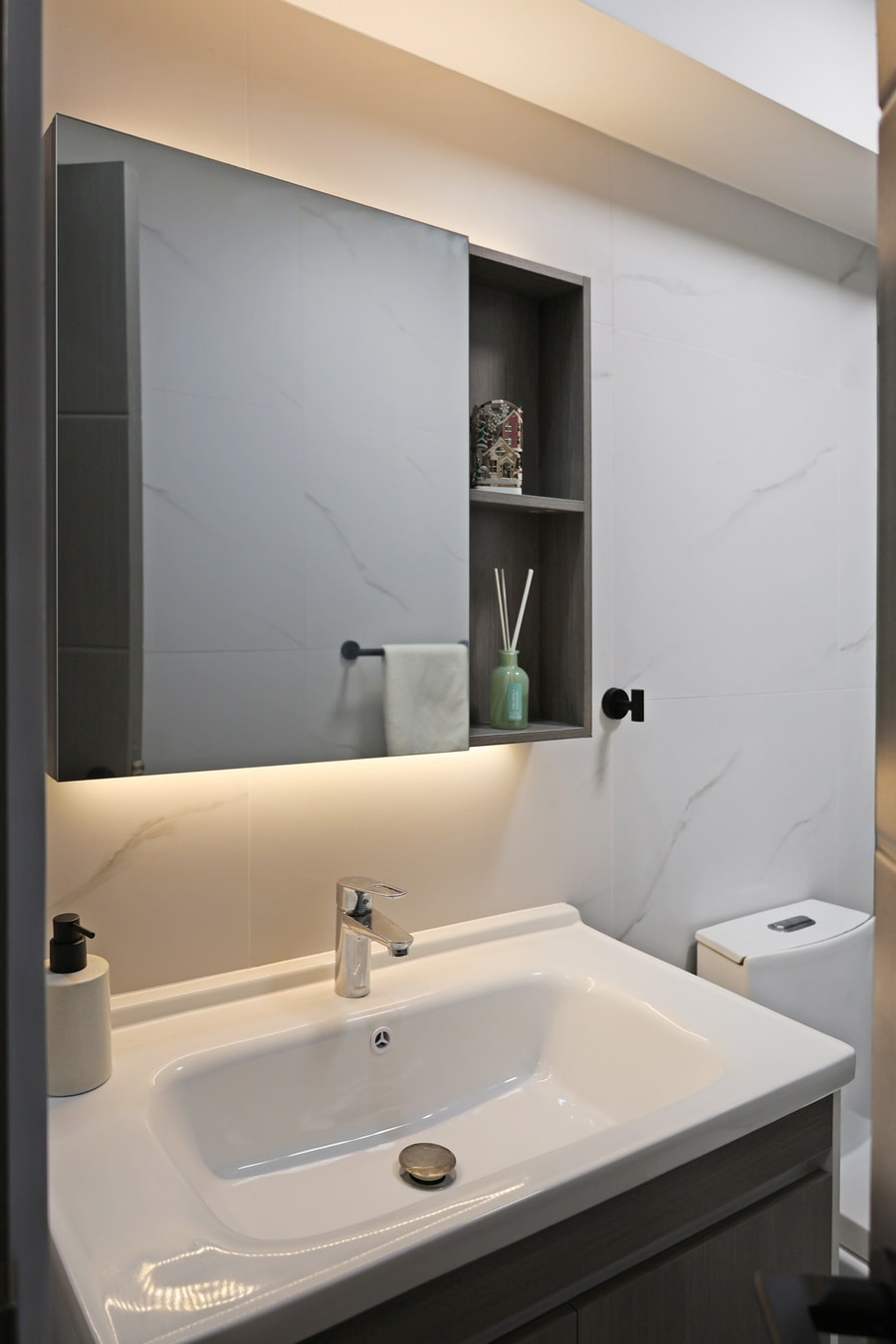 DHP+ | Modern Luxury 3BR grill & garage Miraflores gallery image 29