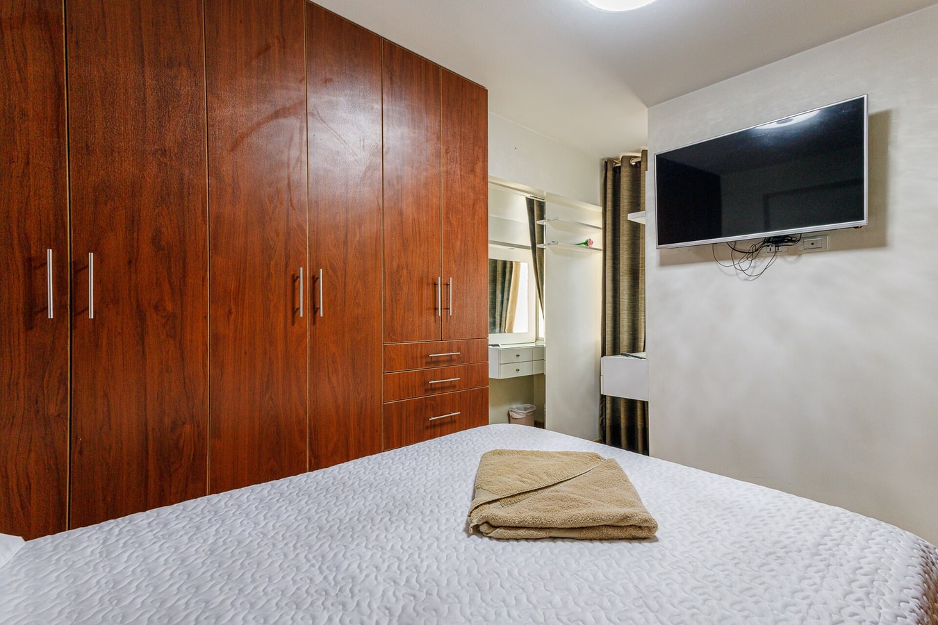 DHP+ | 3BR w/ Terrace & Parking – Barranco, Lima gallery image 4