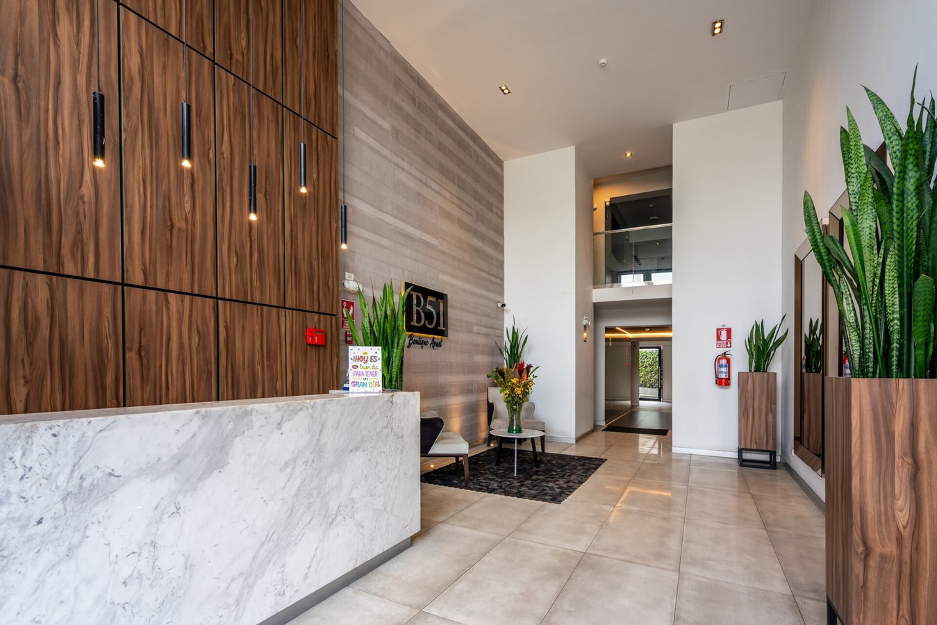 Renovated 93 m²apartment, steps from Kennedy Park. gallery image 10