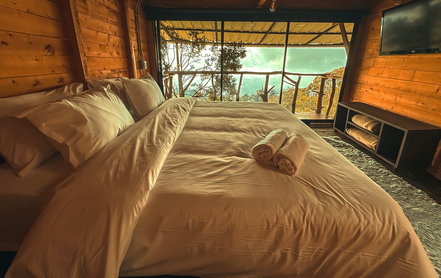Rustic Cabin, Private Jacuzzi, City View gallery image 52