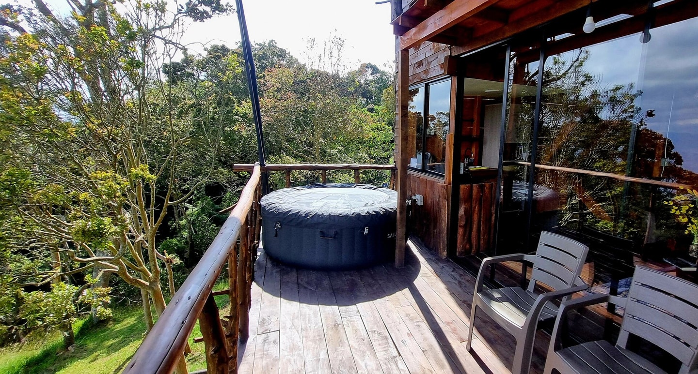 Rustic Cabin, Private Jacuzzi, City View gallery image 14
