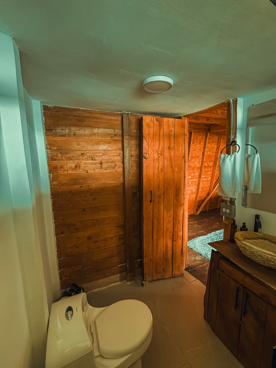 Rustic Cabin, Private Jacuzzi, City View gallery image 12