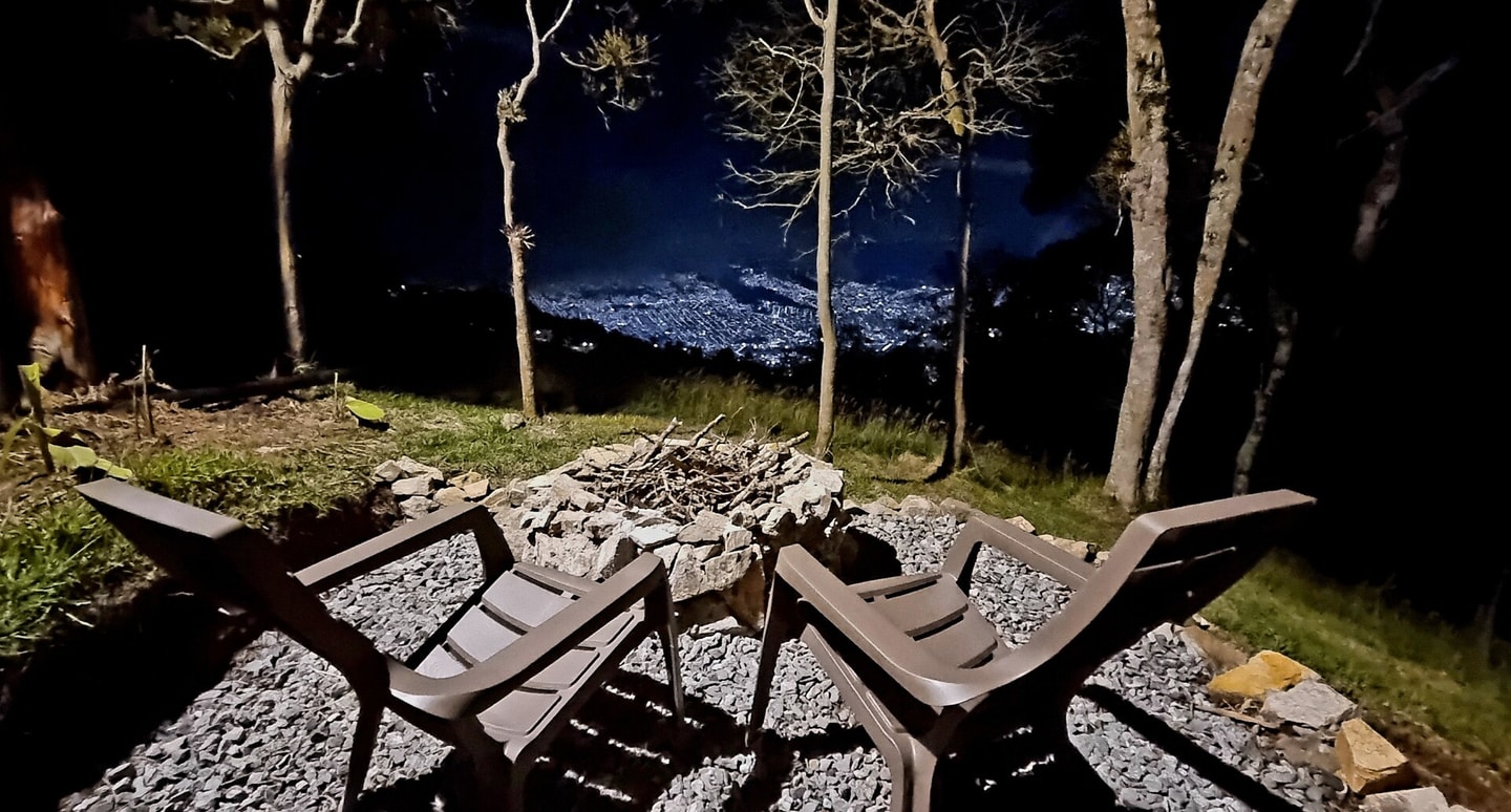 Rustic Cabin, Private Jacuzzi, City View gallery image 6