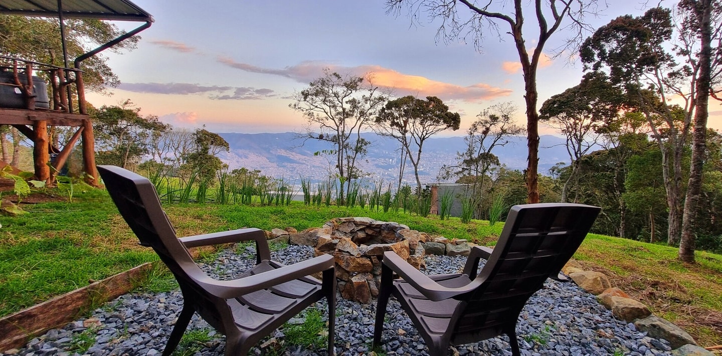Rustic Cabin, Private Jacuzzi, City View gallery image 30