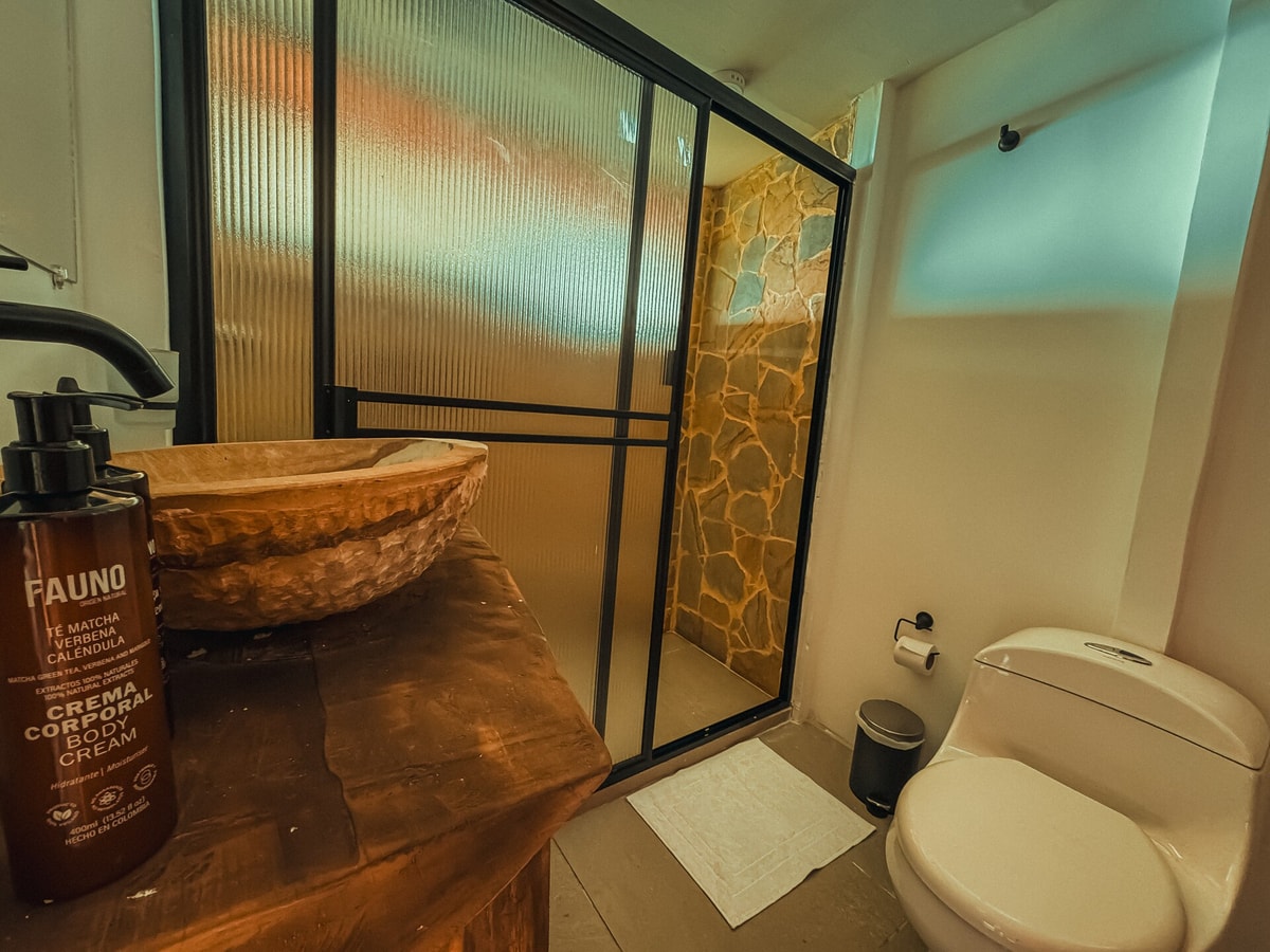 Rustic Cabin, Private Jacuzzi, City View gallery image 9