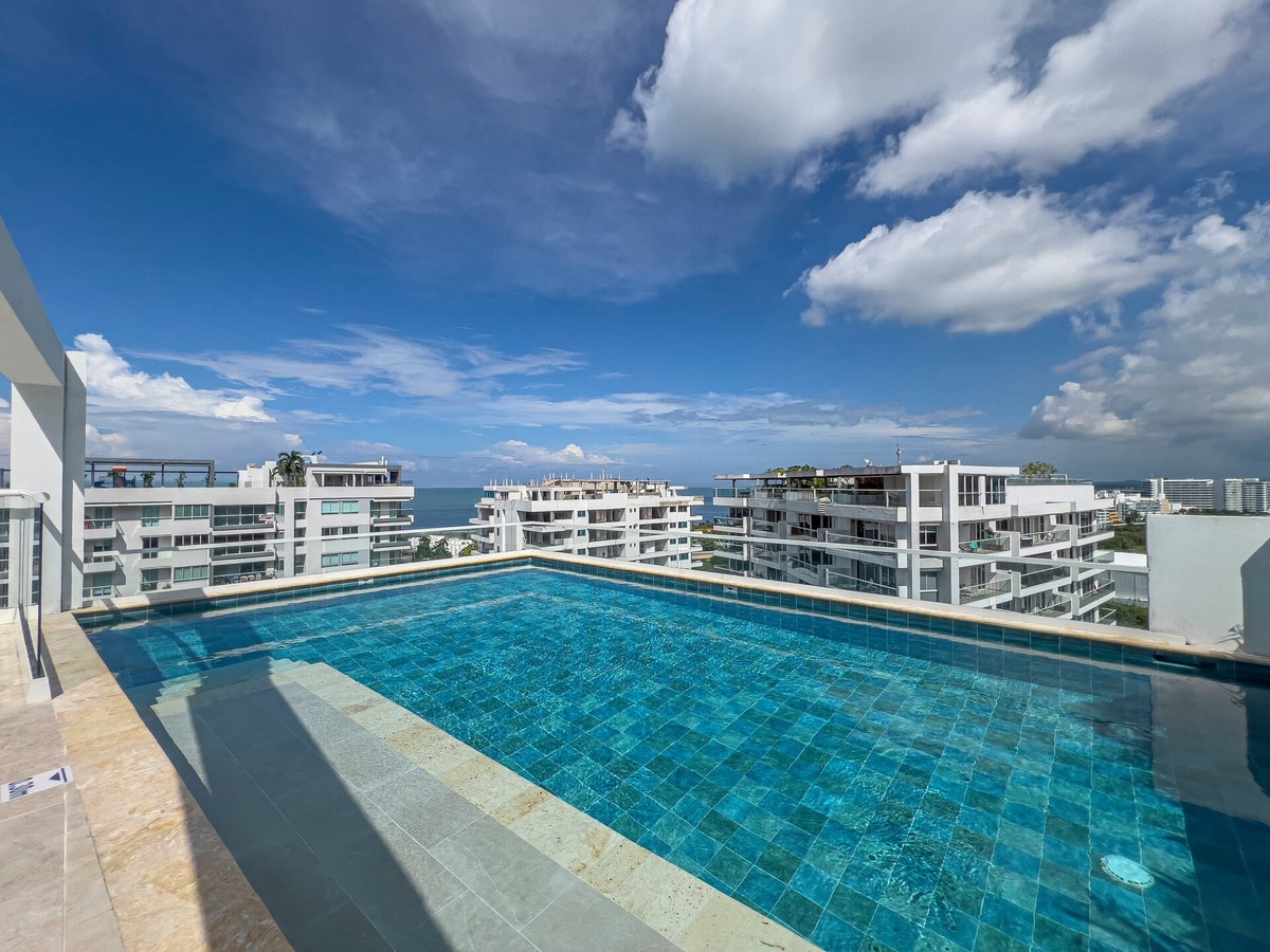 IMPRESSIVE ROOFTOP • INFINITY POOL • BBQ • 2 ROOMS gallery image 42