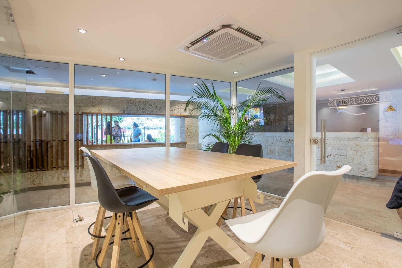 IMPRESSIVE ROOFTOP • INFINITY POOL • BBQ • 2 ROOMS gallery image 37