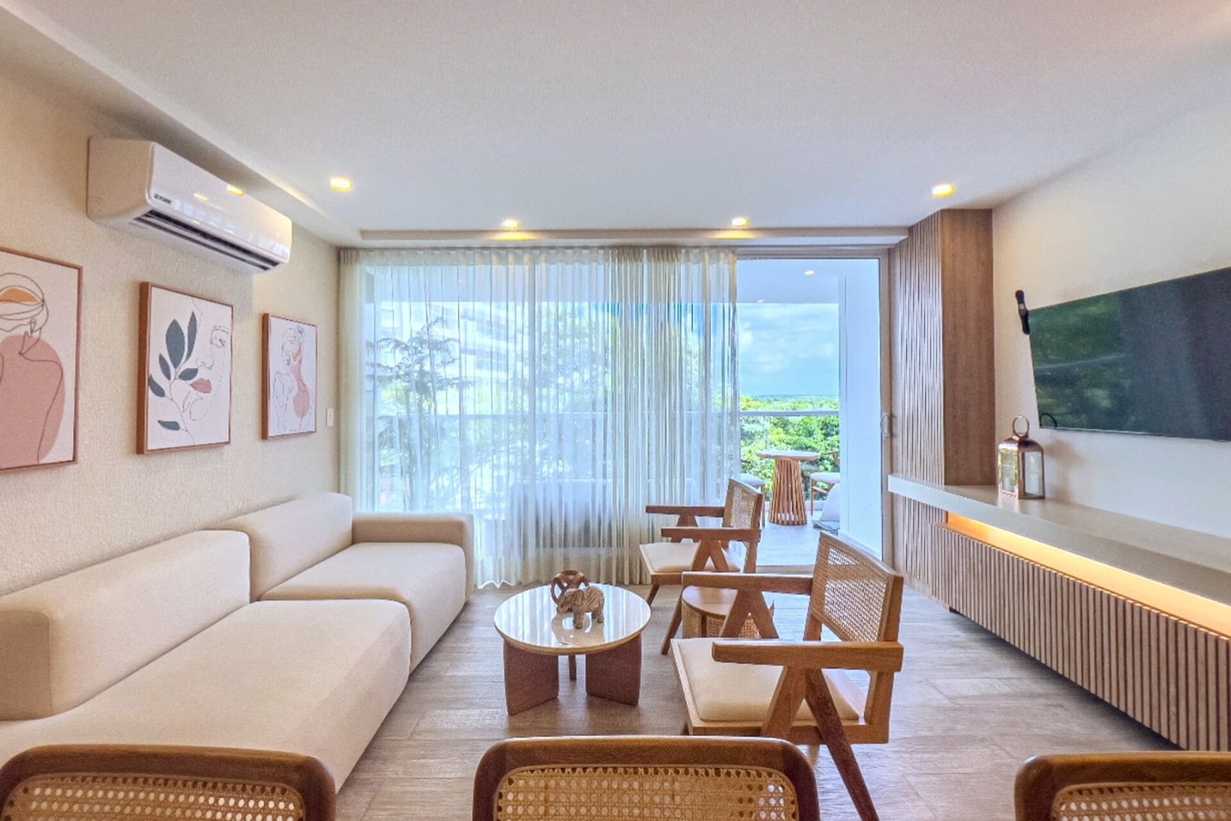 IMPRESSIVE ROOFTOP • INFINITY POOL • BBQ • 2 ROOMS gallery image 18