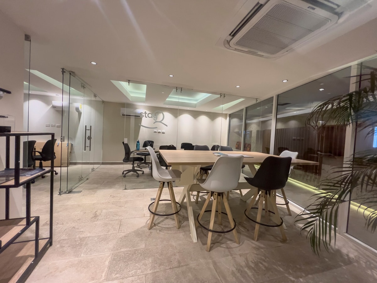 IMPRESSIVE ROOFTOP • INFINITY POOL • BBQ • 2 ROOMS gallery image 41
