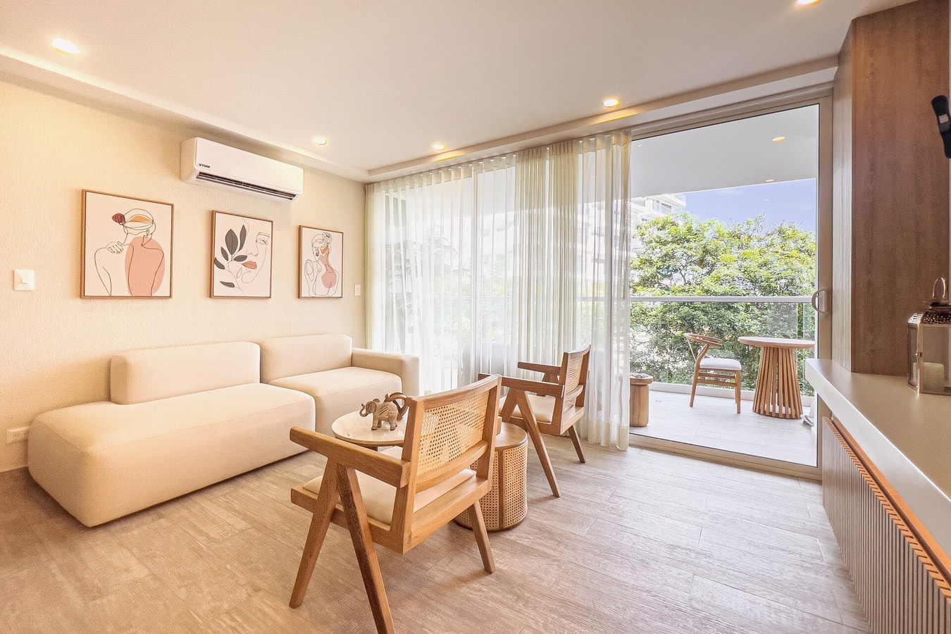 IMPRESSIVE ROOFTOP • INFINITY POOL • BBQ • 2 ROOMS gallery image 19