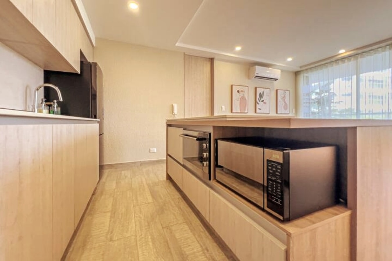 IMPRESSIVE ROOFTOP • INFINITY POOL • BBQ • 2 ROOMS gallery image 24