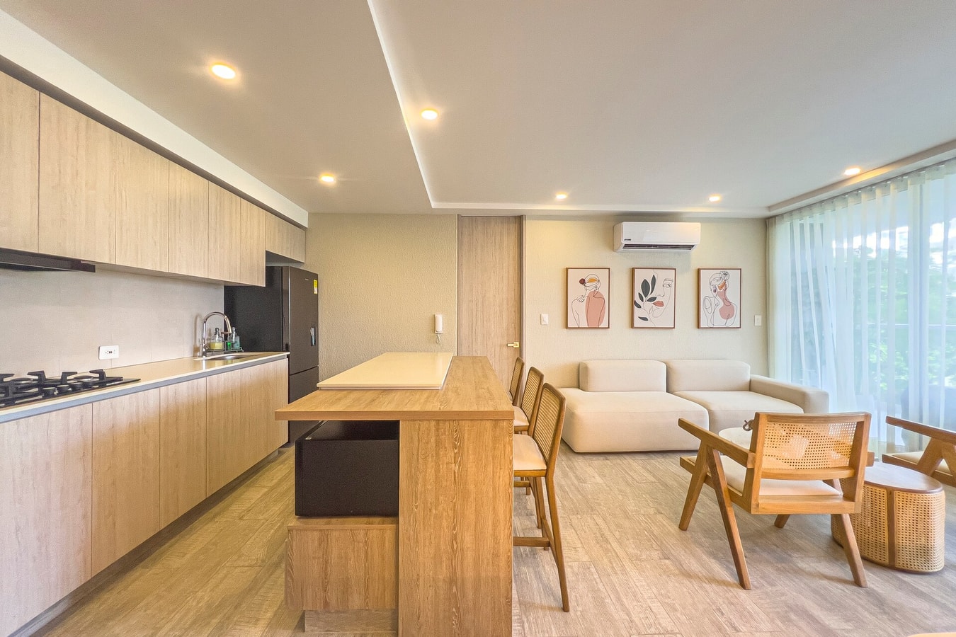 IMPRESSIVE ROOFTOP • INFINITY POOL • BBQ • 2 ROOMS gallery image 34