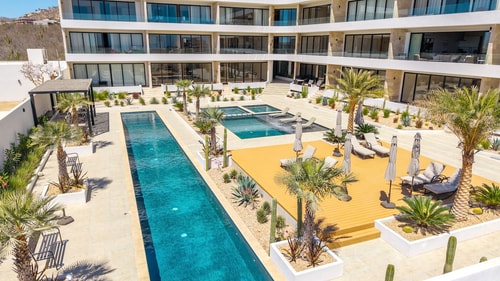 Oceanview Oasis: Modern Condo w Pool & Gym In Cabo