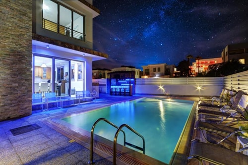 SEVEN bedroom Exclusive Villa (villa 11) with private pool with a roof top