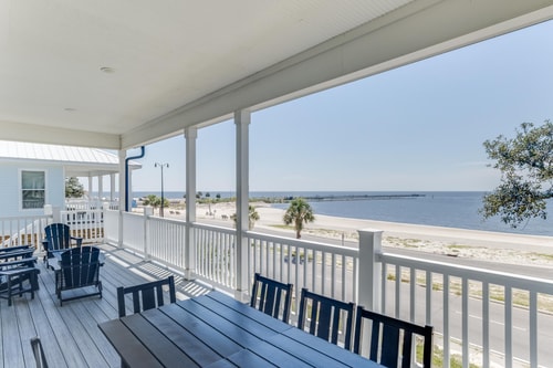 White Breeze (Now No Airbnb Fees)