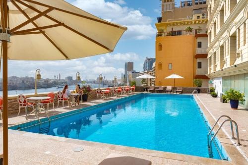 Deluxe Room Near Baniyas Square Metro Station 3 Exclusive Retreats
