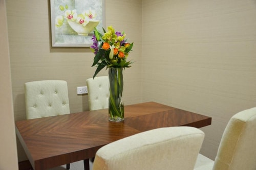 2 Bedroom Suite Near Financial Centre 3 Exclusive Retreats