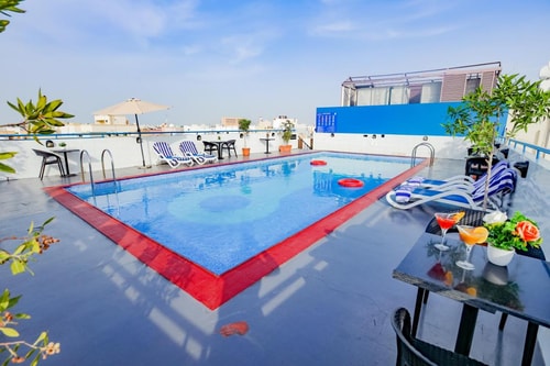 Room Near Burj Nahar Mall With free Breakfast 4 Exclusive Retreats
