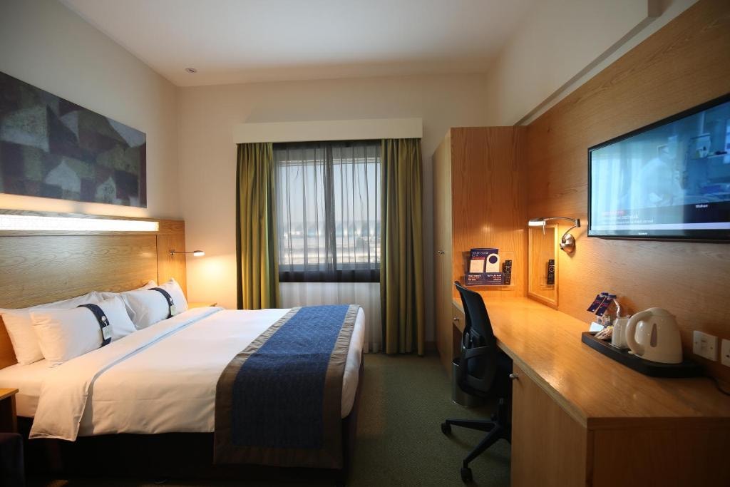 Standard Room Near Dxb Airport with Free Breakfast Exclusive Retreats