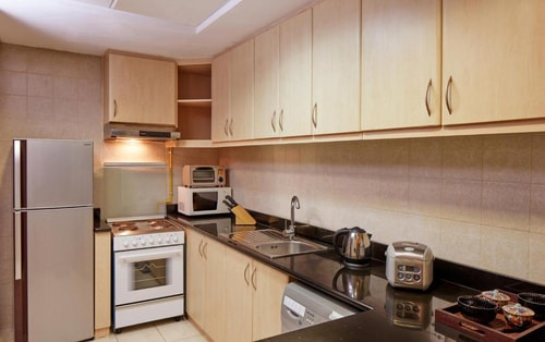 One Bedroom Apartment In Discovery Gardens By E R 1 Exclusive Retreats