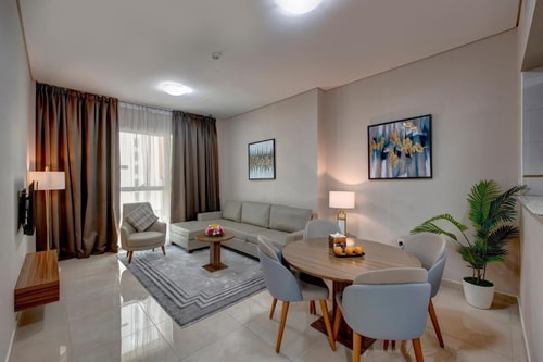 Two Bedroom Apartment In Marina By E R 3 Exclusive Retreats