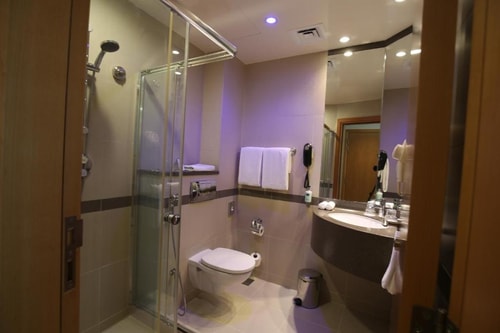 Standard Room Near Dxb Airport with Free Breakfast 2 Exclusive Retreats