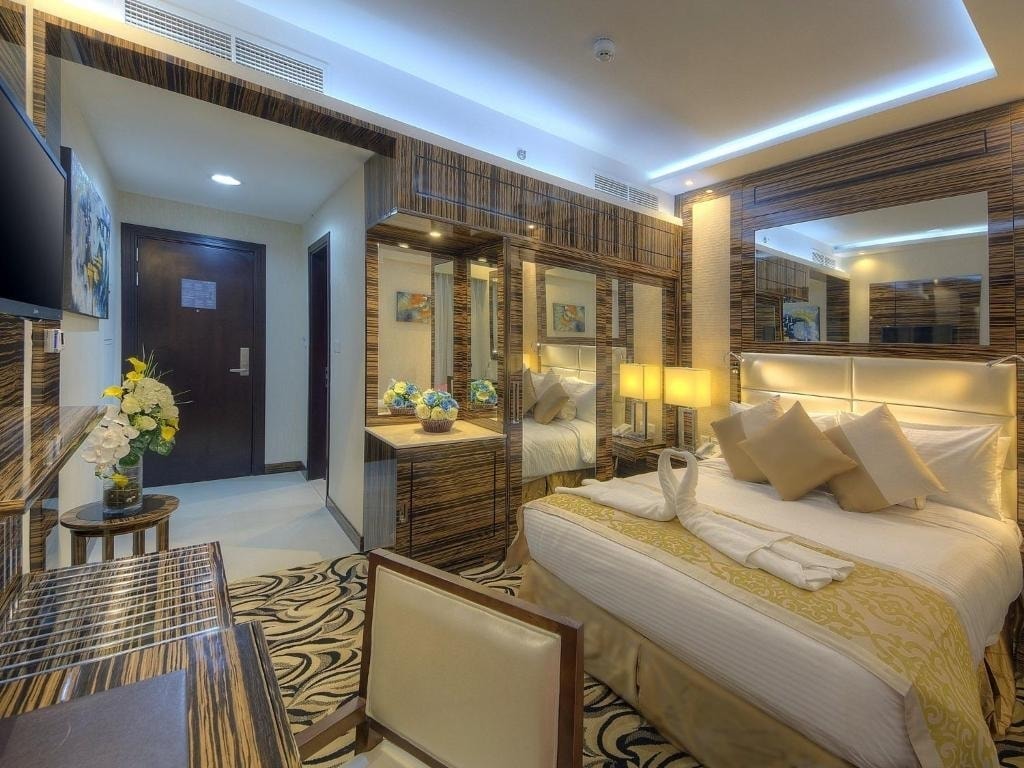 Beautiful Room Near Sharaf Dg Metro By E R Exclusive Retreats