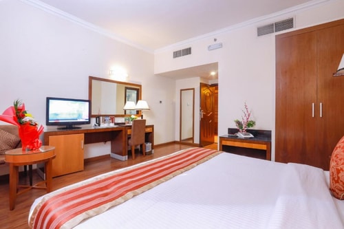 Room Near Burj Nahar Mall With free Breakfast 2 Exclusive Retreats