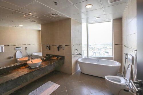 Three Bedroom Apartment Near Trade Center Metro 6 Exclusive Retreats