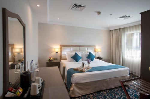 Deluxe Room Near Baniyas Square Metro Station 1 Exclusive Retreats