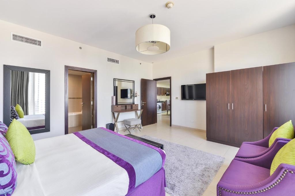 Two Bedroom Apartment Near Trade Center Metro Exclusive Retreats