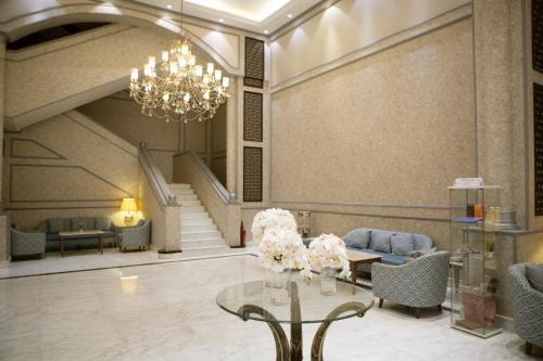 Deluxe Room Near Baniyas Square Metro Station 4 Exclusive Retreats