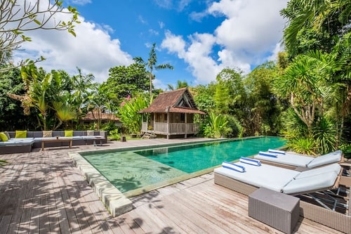 Luxury 4BR Mansion with Large Pool