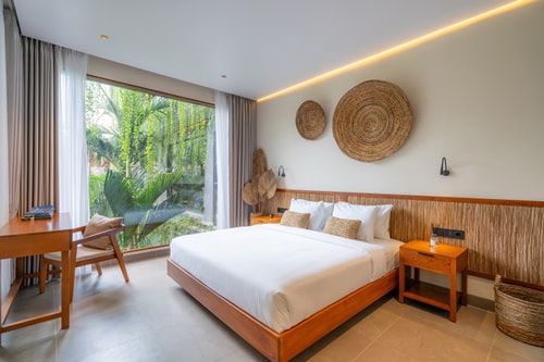 Novo 2.3 - Deluxe Room with Lagoon Pool View, Ubud