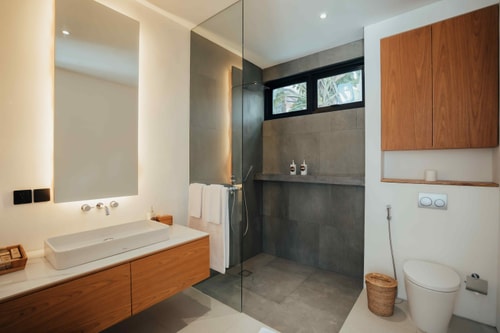 3BR: w/ Rooftop and Plunge Pool @Canggu #1 8 Bali Real Estate