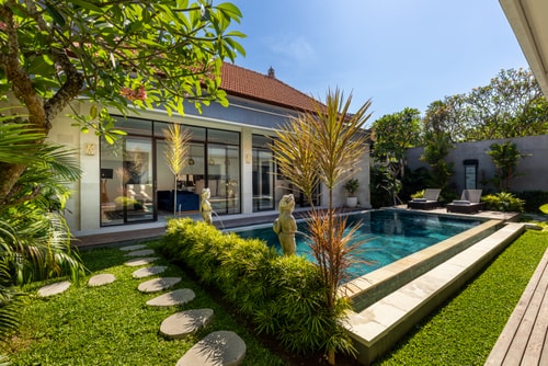 3BR Central Canggu Designer, Elegant Villa w/ Pool
