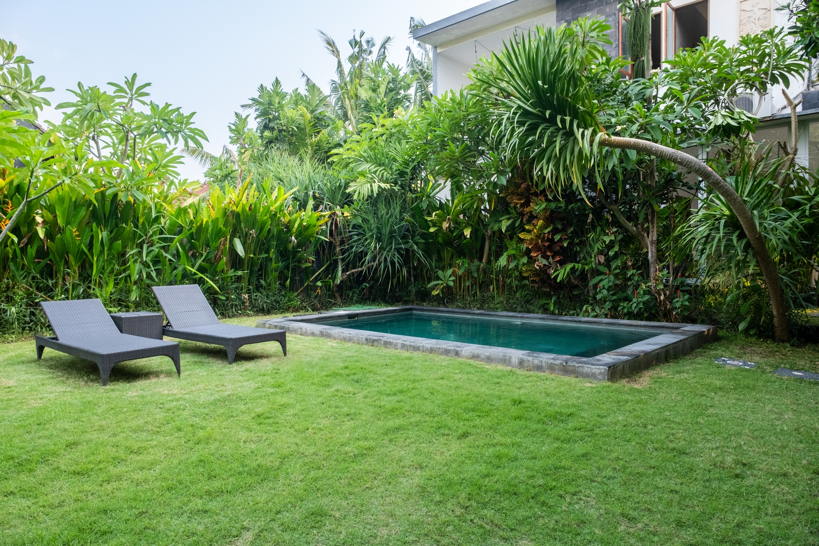 3BR Beachside Pererenan Canggu Villa w Huge Garden