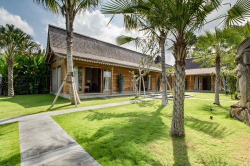 8BR: Huge Private Villa Near Seminyak 5 Bali Real Estate